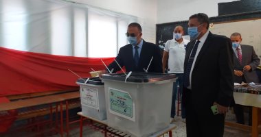 محافظ الإسكندرية يدلى بصوته فى الانتخابات البرلمانية.. فيديو وصور