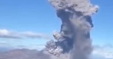 بركان في روسيا يقذف الرماد إلى 5 كيلو مترات للمرة الثانية فى أسبوع.. فيديو