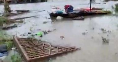 العاصفة "مولاف" تغرق شوارع مدينة بولا وتحاصر السكان فى الفلبين.. فيديو
