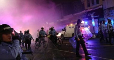 صور.. أعمال عنف في فيلادلفيا بعد قتل رجل أسود برصاص الشرطة الأمريكية