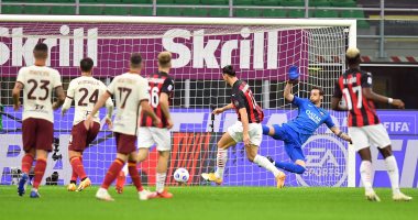 روما ضد ميلان.. إبراهيموفيتش يقود هجوم الروسونيرى بقمة الدوري الإيطالي