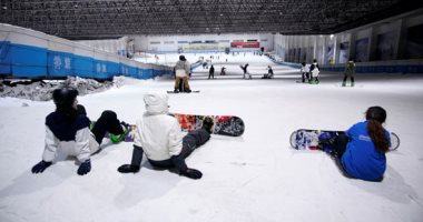 أبطال التزحلق على الجليد يتألقون بعد عودة الرياضة الأكثر متعة فى الصين.. ألبوم صور
