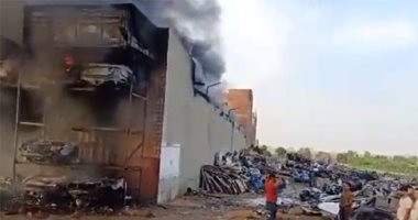 حريق هائل فى مستودع خردة بجوار محور صفط بالجيزة.. فيديو