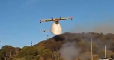 شاهد كيف تساهم الطائرات البرمائية فى إطفاء حرائق الغابات.. فيديو