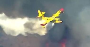 لقطات جوية لاستخدام طائرات فى إطفاء حرائق الغابات بكاليفورنيا.. فيديو