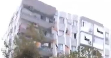 لحظة انهيار مبنى بمدينة إزمير أثناء وقوع زلزال تركيا.. فيديو