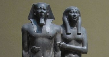 100 منحوتة عالمية.. "منقرع وزوجته" الحب على الطريقة المصرية القديمة
