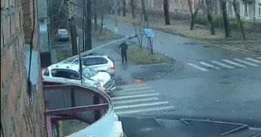 الحظ لما يلعب.. رجل ينجو من الموت مرتين فى ثانية واحدة بروسيا "فيديو"