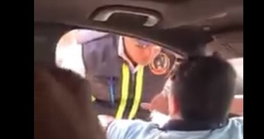 والد طفل المرور يعتذر للمصريين ورجال الشرطة.. ويؤكد: لسنا فوق القانون