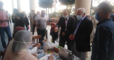 محافظ بورسعيد يتفقد المبادرة الرئاسية "100 مليون صحة" لعلاج الأمراض المزمنة