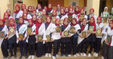 مدرسة بطوخ تكرم 56 طالبة من حفظة القرآن الكريم وأوائل المرحلة الإعدادية