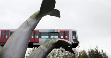تمثال ينقذ قطار مترو من السقوط فى الماء بهولندا .. اعرف القصة