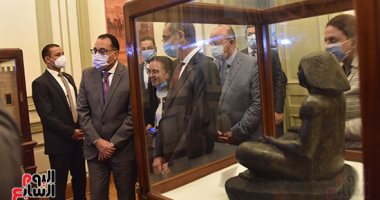 رئيس الوزراء يتفقد متحف البريد المصرى.. صور