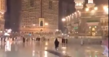 سقوط أمطار على الحرم المكى بالمملكة العربية السعودية.. فيديو