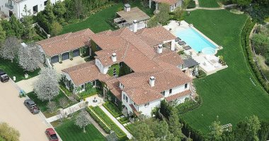 كلوى كاردشيان تبيع قصرها فى كاليفورنيا بصفقة بلغت 15.5 مليون دولار.. صور