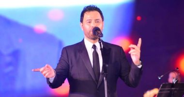 عاصي الحلاني يبدأ حفل مهرجان الموسيقى العربية بأغنية "أرض الخير"