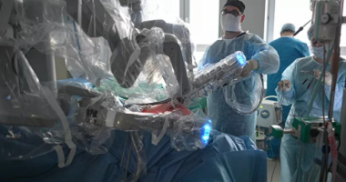 إجراء أول عملية جراحية باستخدام الروبوت دافنشي في روسيا