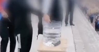 مدرسة صينية تعاقب الطلاب بإلقاء هواتفهم فى الماء.. ما السبب؟ "فيديو"