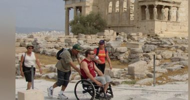 اليونان تبدأ تقديم مسارات لذوى الاحتياجات الخاصة فى منطقة أكروبوليس الأثرية