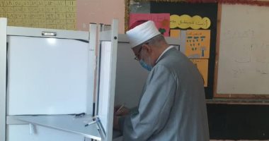 وكيل الأزهر يدلى بصوته فى انتخابات مجلس النواب ويدعو المواطنين للمشاركة