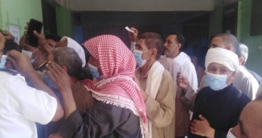 حشود كبيرة للمصوتين أمام اللجان الانتخابية في مركز المحلة بالغربية.. صور