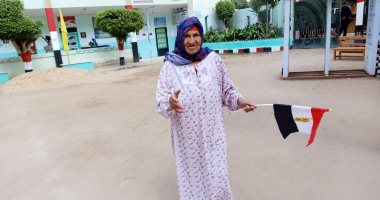 مسنة بالشرقية تمشى 6 كم للتصويت بانتخابات النواب: مشاركتى واجب وطنى