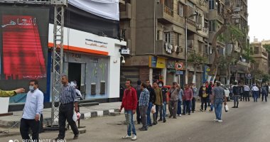 توافد المواطنين بكثافة على لجان انتخابات النواب بالقاهرة.. صور 