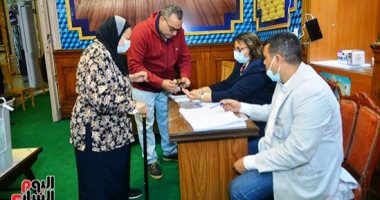 فيديو وصور.. إقبال كثيف من الناخبين على لجنة قصر الدوبارة بمنطقة قصر النيل