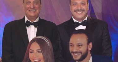 أحمد خالد صالح يشارك بصورة تخيلية مع والده فى حفل زفافه: كان نفسنا تكون وسطنا