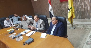 محافظ شمال سيناء يناقش مع مشايخ وعواقل "الحسنة ونخل " خطط التنمية 