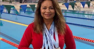 والدة ياسمين صبرى تفوز بـ5 ميداليات سباحة دفعة واحدة وتحقق رقما قياسيا