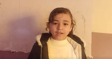 طفلة ثلاث سنوات تمدح رسول الله بقصيدة "منطقي" في بنى سويف.. فيديو