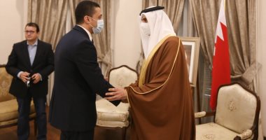 الزميل مصطفى عنبر نائب رئيس قسم الشئون العربية يعزى فى وفاة رئيس الوزراء البحرينى