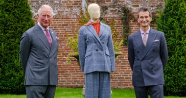 الأمير تشارلز يطلق مجموعة أزياء مستدامة جديدة للرجال والنساء.. صور 
