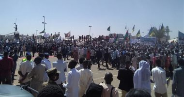 احتفالات شعبية وفواصل غنائية فى استقبال قيادات أطراف اتفاق السلام بالسودان