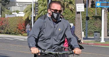 أرنولد شوارزنيجر يستمتع بتدريبات الدراجة برفقة صديقته هيذر ميليجان بلوس أنجلوس.. صور