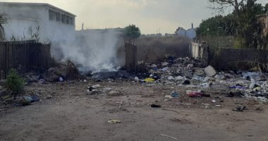 القمامة والأدخنة تحاصر مستشفى التكامل بسنديلة فى الدقهلية.. رئيس المدينة يرد