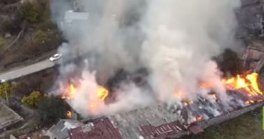 سكان قره باغ يحرقون منازلهم قبل تسليم بعض المناطق لأذربيجان.. فيديو