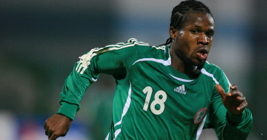 لاعب منتخب نيجيريا السابق ينجو من محاولة اختطاف للمرة الثانية