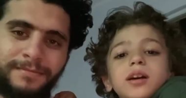 نجم الأهلى يحفظ أحد الأطفال القرآن.. فيديو