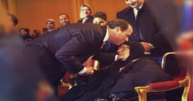 فيديو.. الرئيس السيسي يوجه تحية عسكرية لشعب مصر