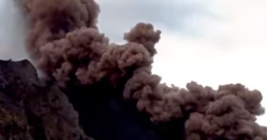 ثوران هائل لبركان سترومبولى فى إيطاليا للمرة الثانية خلال عام واحد.. فيديو