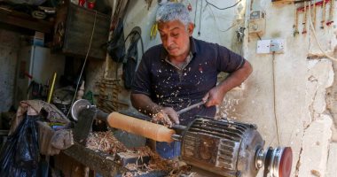 عراقيون يحاولون حماية صناعة هياكل "النراجيل" الخشبية من الاندثار.. فيديو