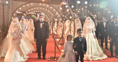 محافظ أسيوط يشهد حفل زفاف جماعى لـ30 "عريس وعروسة".. فيديو وصور