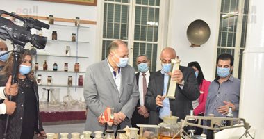 محافظ أسيوط يتفقد متحف الآثار الفرعونية ويفتتح معرضًا للمشغولات اليدوية