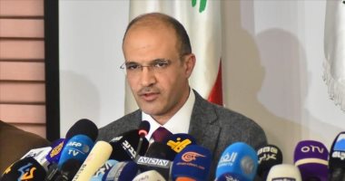 وزير الصحة اللبنانى يشعل غضب المواطنين بسبب تخطي الدور فى التطعيم ضد كوفيد