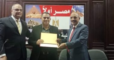دار العلوم بجامعة القاهرة تكرم أول طالب مسيحى تخرج فيها.. صور