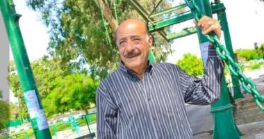 أحمد الفيشاوى ناعيا فايق عزب: فقدت صديقا وأبا سلملى على الفيشاوى الكبير