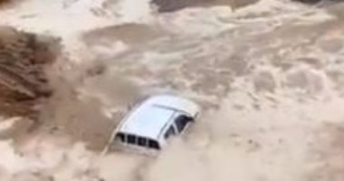 فيديوهات صور لسقوط أمطار وسيول فى وديان مدينة أملج بالسعودية