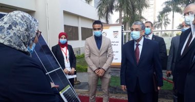 وزير الكهرباء يطالب بالعمل على تسويق منتجات الطاقة المتجددة.. صور